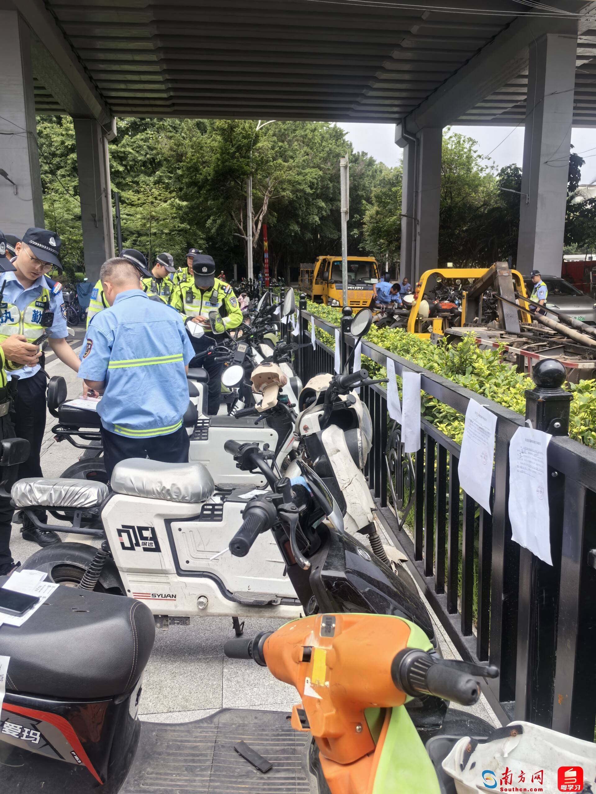 超2600辆违规“电鸡”被拖走，广州今起重点整治地铁口交通