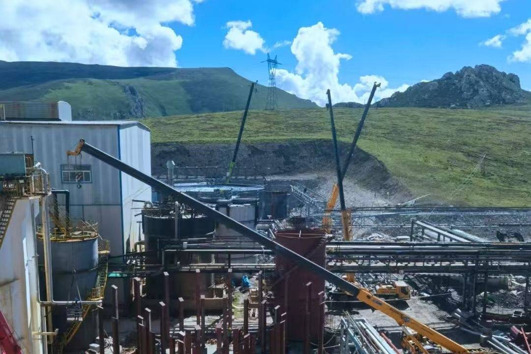 西部矿业集团奋战当“夏” 建设正“热”